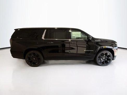 New 2026 Chevrolet Suburban High Country AWD/4WD image 7