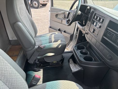 Used 2014 Chevrolet Express 3500 Extended RWD image 24