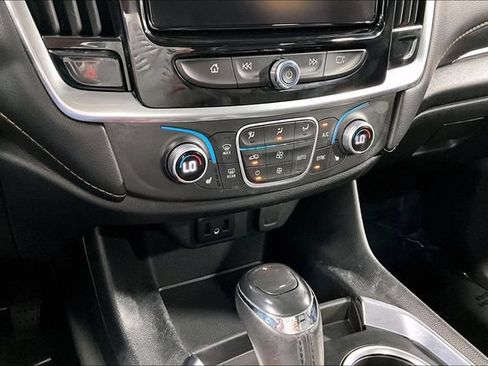 Used 2019 Chevrolet Traverse LT w/ LT Premium Package AWD/4WD image 17