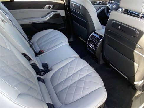 Certified 2025 BMW X7 xDrive40i w/ Premium Package image 16