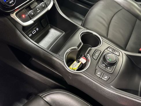 Certified 2022 GMC Terrain SLT w/ Infotainment Package II image 23