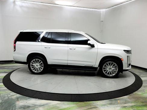 Used 2021 Cadillac Escalade Premium Luxury AWD/4WD image 4