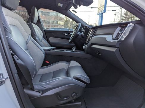 Used 2022 Volvo XC60 B5 R-Design w/ Advanced Package image 31