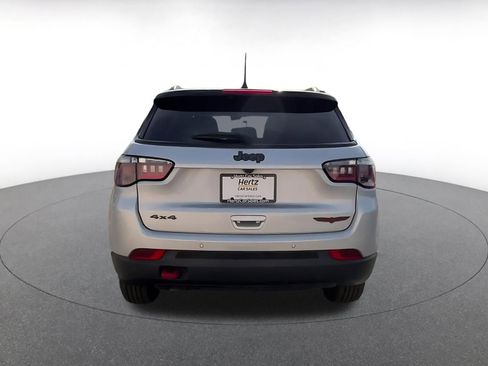 Used 2025 Jeep Compass Trailhawk image 12