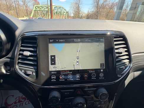 Certified 2021 Jeep Grand Cherokee Laredo X AWD/4WD image 22
