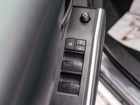 Used 2024 Toyota Highlander LE image 19