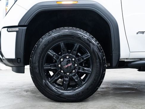 Used 2025 GMC Sierra 2500 AT4 w/ Technology Package AWD/4WD image 7