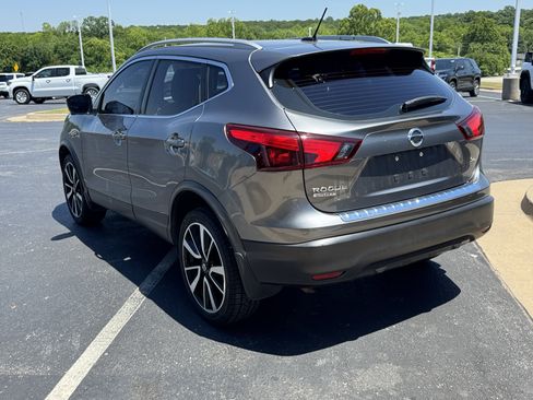 Used 2018 Nissan Rogue Sport SL FWD image 3