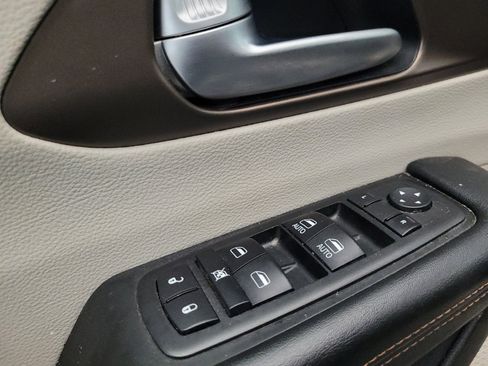 Used 2017 Chrysler Pacifica Touring FWD image 27