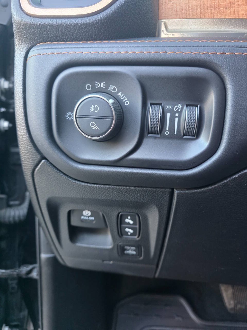 Used 2023 RAM 1500 Limited AWD/4WD image 11