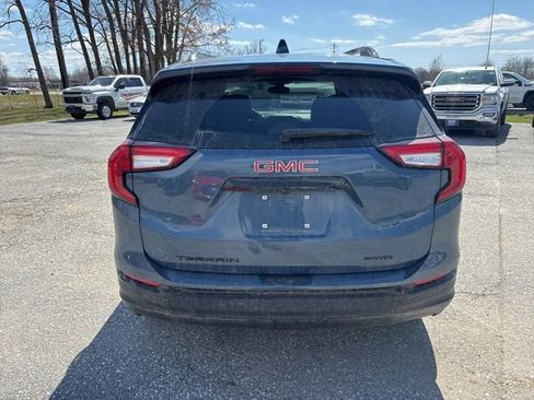 Used 2024 GMC Terrain SLE w/ Elevation Edition AWD/4WD image 3