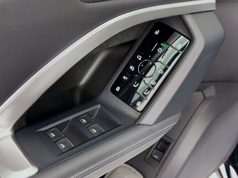 Used 2025 Audi Q5 Premium w/ Convenience Package image 18