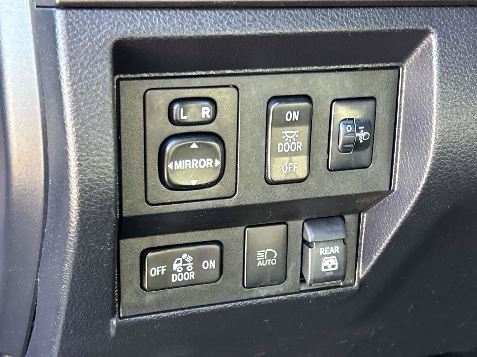 Used 2020 Toyota Tundra SR5 w/ TRD Off-Road Package AWD/4WD image 31