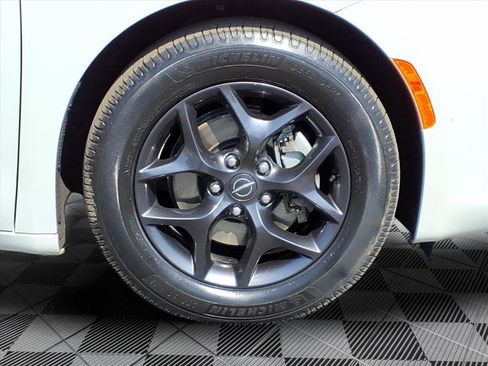 Used 2020 Chrysler Pacifica Touring-L Plus image 9