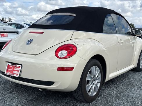 Used 2009 Volkswagen Beetle S image 3
