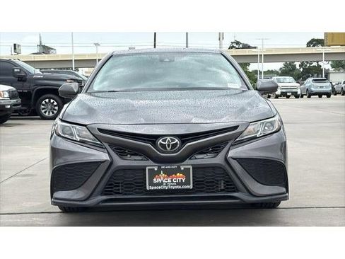 Used 2022 Toyota Camry SE FWD image 9
