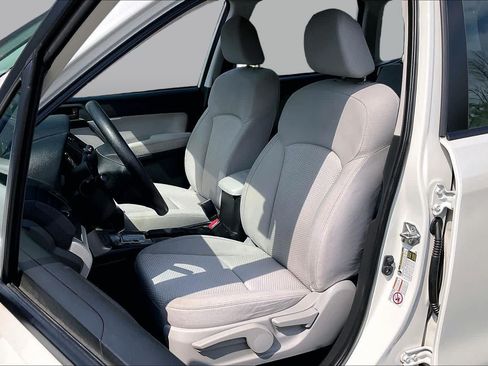 Used 2014 Subaru Forester 2.5i AWD/4WD image 8