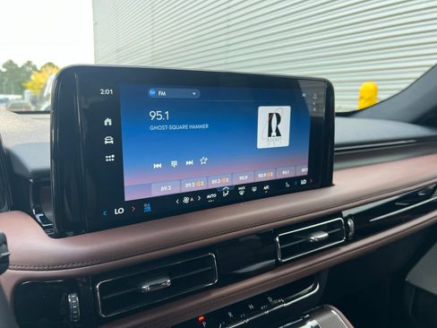 Used 2025 Lincoln Aviator Reserve w/ Luxury Package AWD/4WD image 11