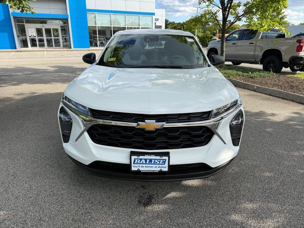 Used 2025 Chevrolet Trax LS FWD image 7