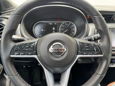 Used 2018 Nissan Kicks SR FWD image 18