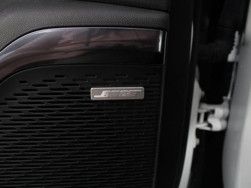 Used 2024 GMC Acadia AT4 w/ Luxury Package image 16