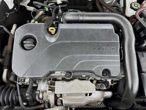 Used 2021 Chevrolet Malibu LT image 38