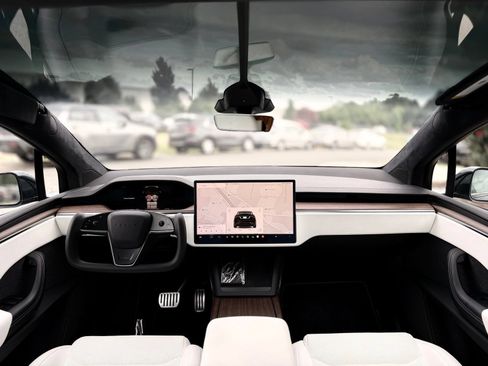 Used 2023 Tesla Model X AWD/4WD image 2
