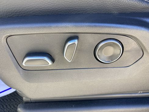 Used 2025 GMC Yukon Denali image 14