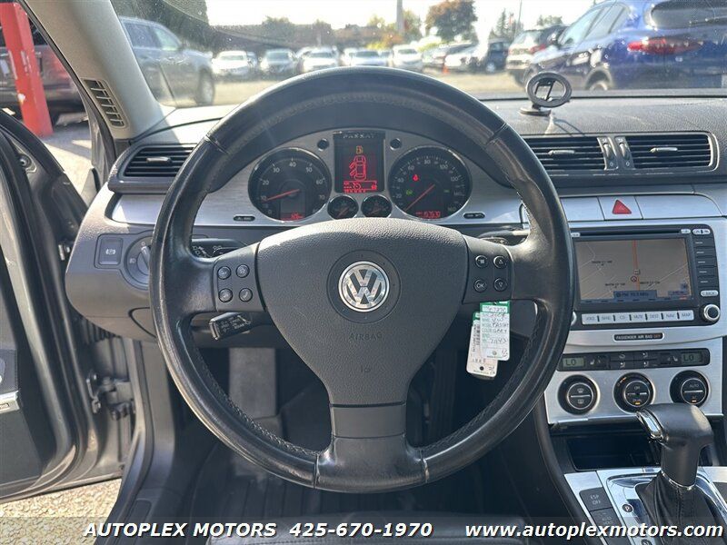 Used 2008 Volkswagen Passat VR6 FWD image 14