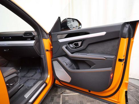 Used 2024 Lamborghini Urus S AWD/4WD image 11