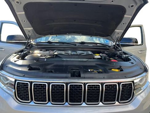 Used 2024 Jeep Wagoneer Base image 20