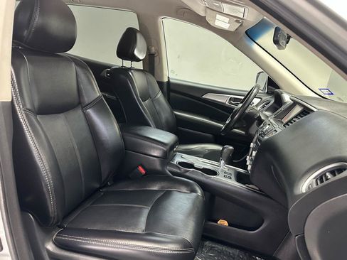 Used 2019 Nissan Pathfinder SL FWD image 11