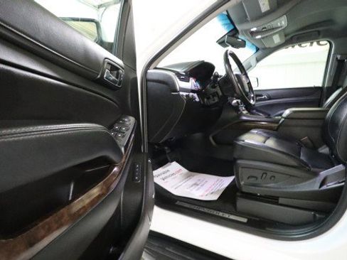 Used 2019 Chevrolet Suburban LT image 9