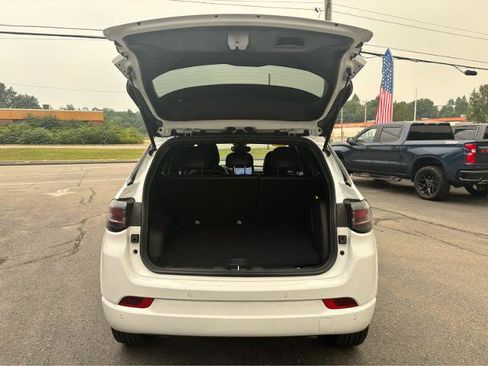 Used 2024 Jeep Compass Limited w/ High Altitude Package AWD/4WD image 8