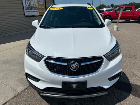 Used 2021 Buick Encore Preferred AWD/4WD image 2