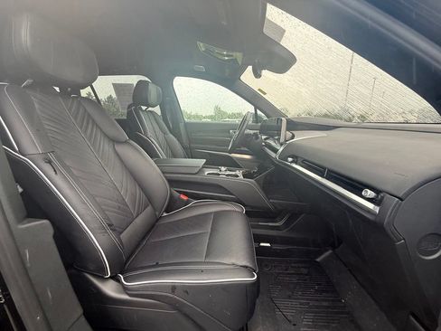 Certified 2026 Cadillac Vistiq Platinum w/ LPO, Floor Liner Package AWD/4WD image 33