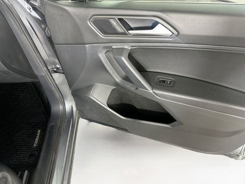 Used 2020 Volkswagen Tiguan SE w/ Panoramic Sunroof Package FWD image 29