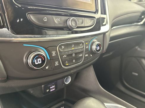 Used 2023 Chevrolet Traverse RS FWD image 19