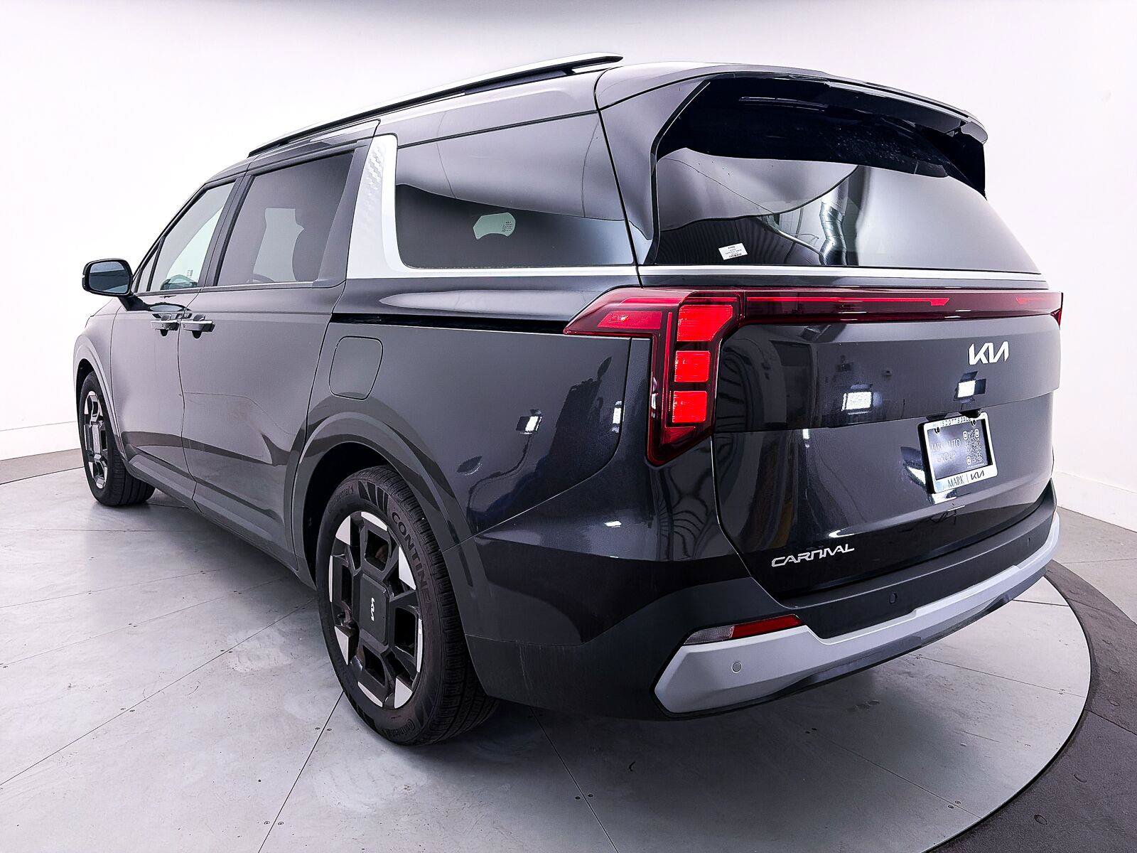 Used 2026 Kia Carnival EX FWD image 13