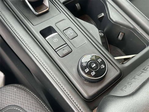 Certified 2024 Nissan Pathfinder S image 29