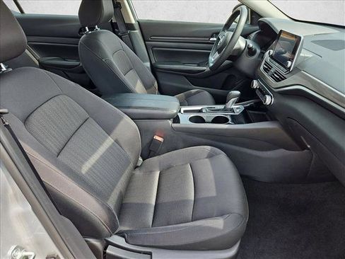 Used 2024 Nissan Altima 2.5 SV image 20