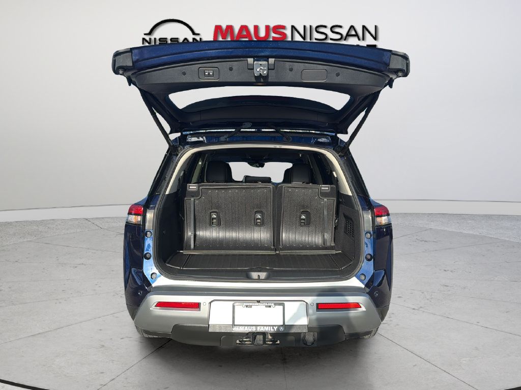 Used 2023 Nissan Pathfinder Platinum w/ Cargo Package AWD/4WD image 15