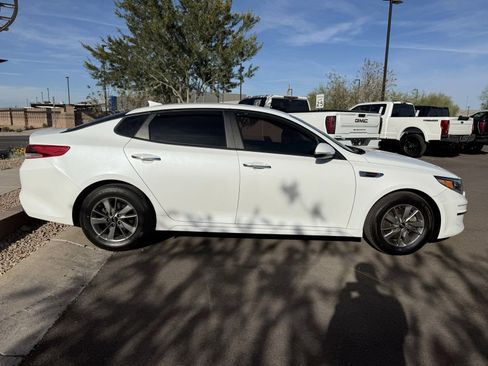 Used 2018 Kia Optima LX image 2