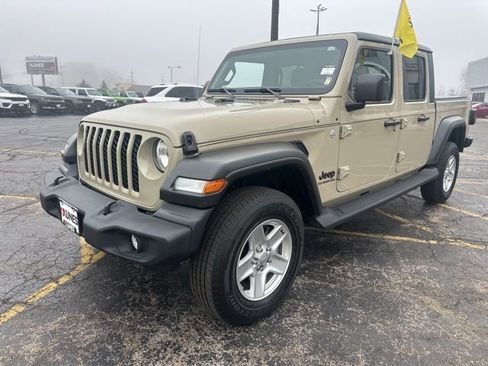 Certified 2020 Jeep Gladiator Sport w/ Quick Order Package 24S image 16