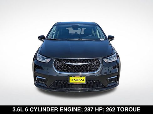 Used 2023 Chrysler Pacifica Touring-L FWD image 12