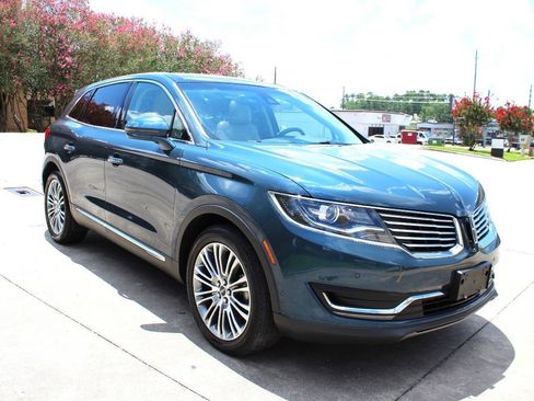 Used 2016 Lincoln MKX Reserve w/ Technology Package FWD image 2
