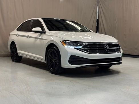 Certified 2023 Volkswagen Jetta SE w/ Panoramic Sunroof Package FWD image 1