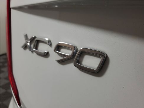 Certified 2024 Volvo XC90 B6 Plus w/ Protection Package Premier AWD/4WD image 8