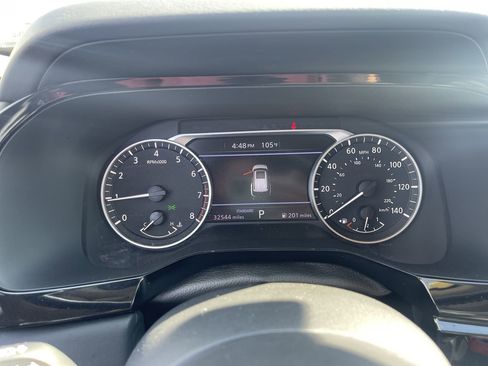 Used 2025 Nissan Pathfinder SV image 11