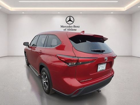 Used 2021 Toyota Highlander XLE FWD image 5